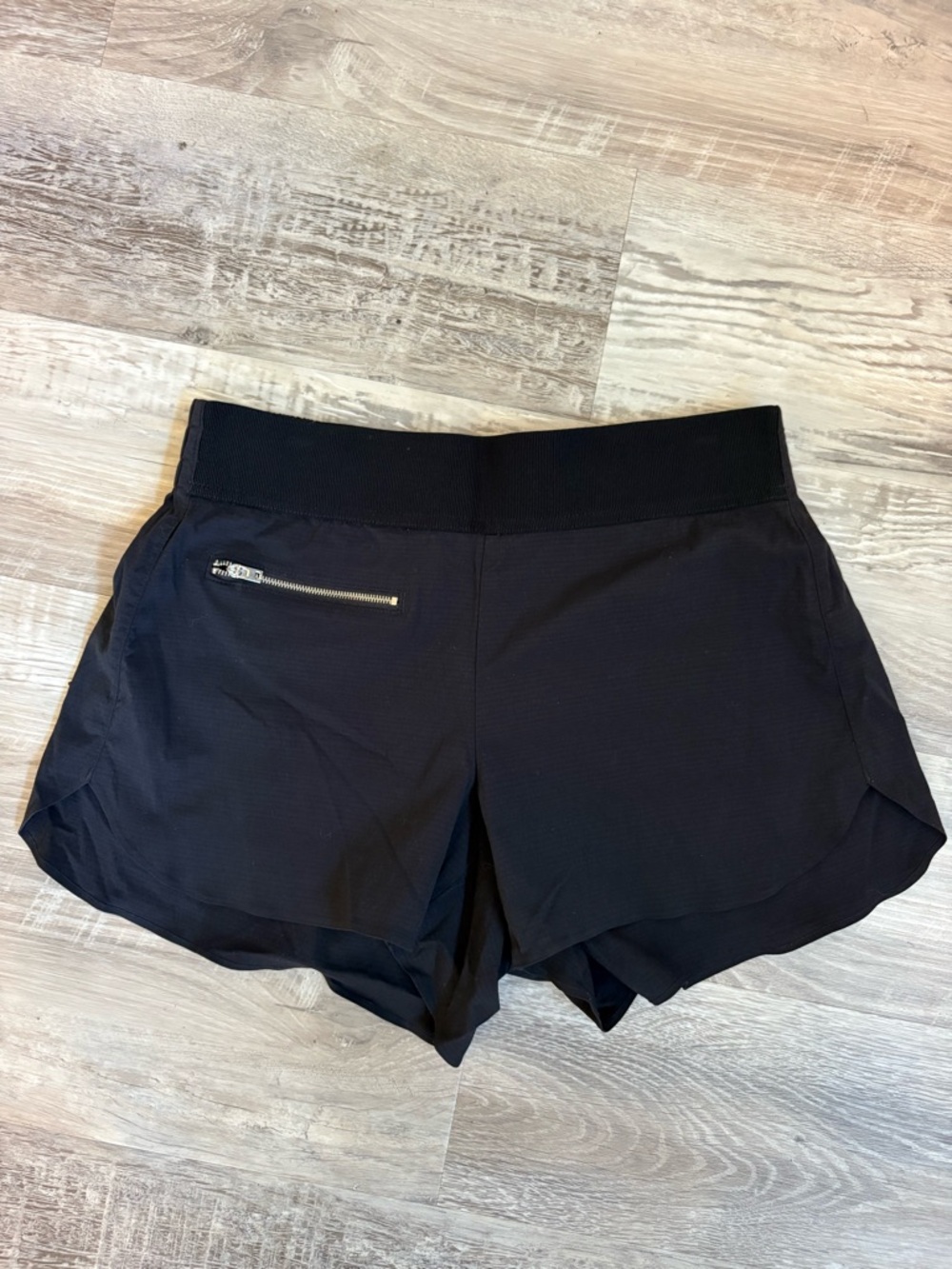 ATHLETA Black Women's Athletic Shorts with Zipper Pocket in front Size 2
